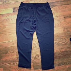 Lightweight, cropped ankle pants from GAP.